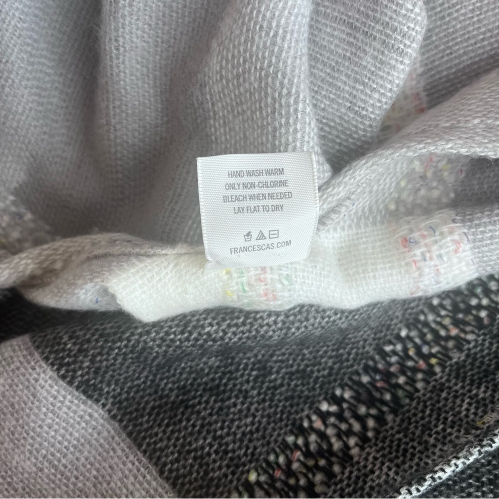 Francesca's Gray and White plaid Wrap OS Shaw - Picture 6 of 6
